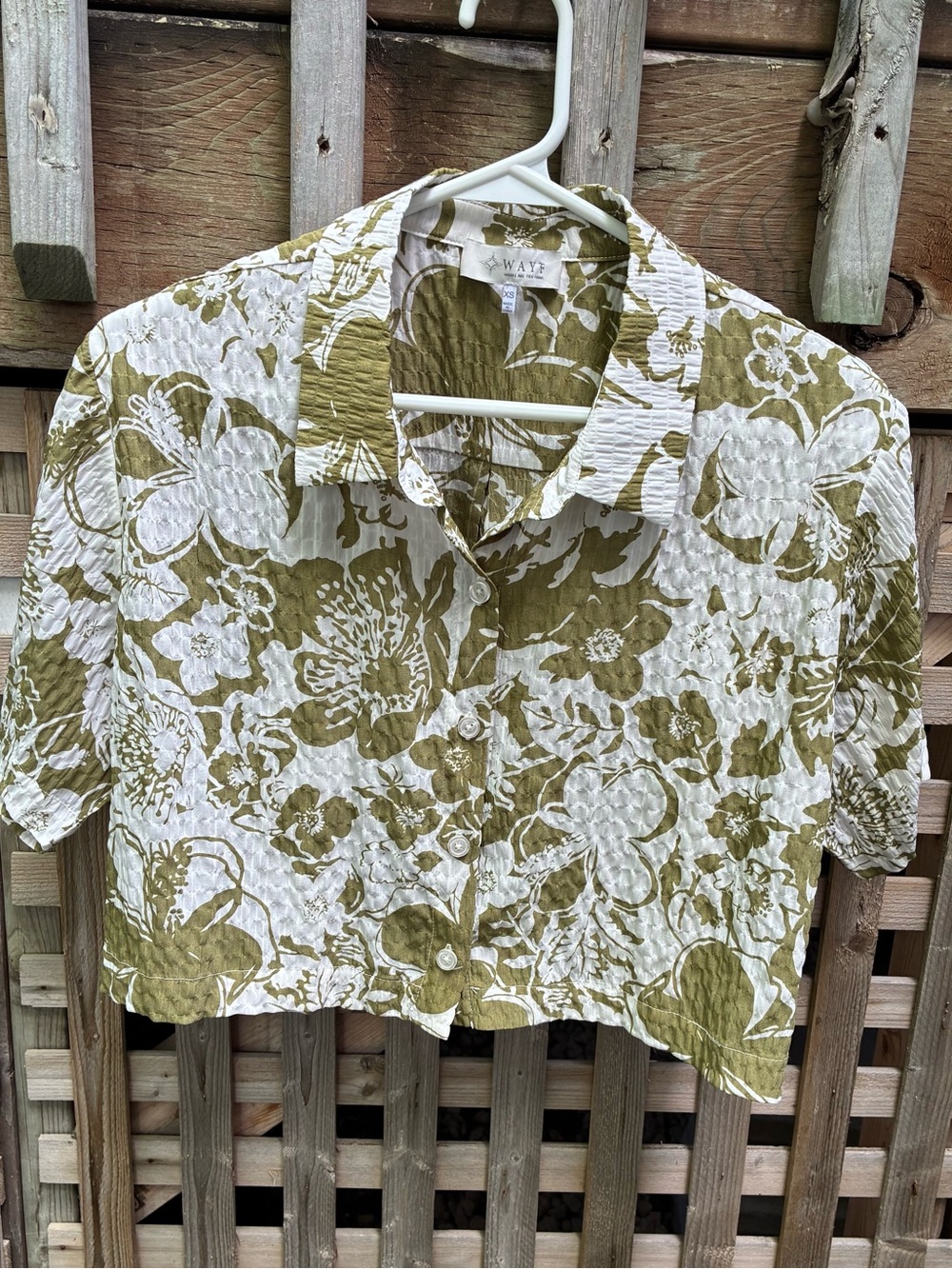 Wayf Olive & White Floral Button-Front Crop Top